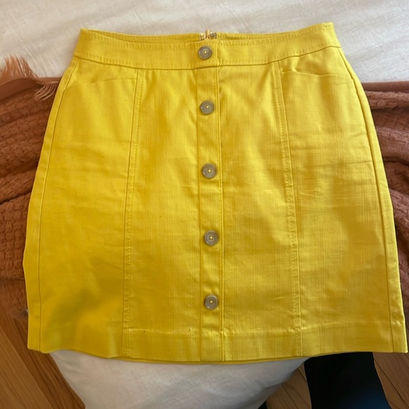 YELLOW LOFT SKIRT - Picture 1 of 2